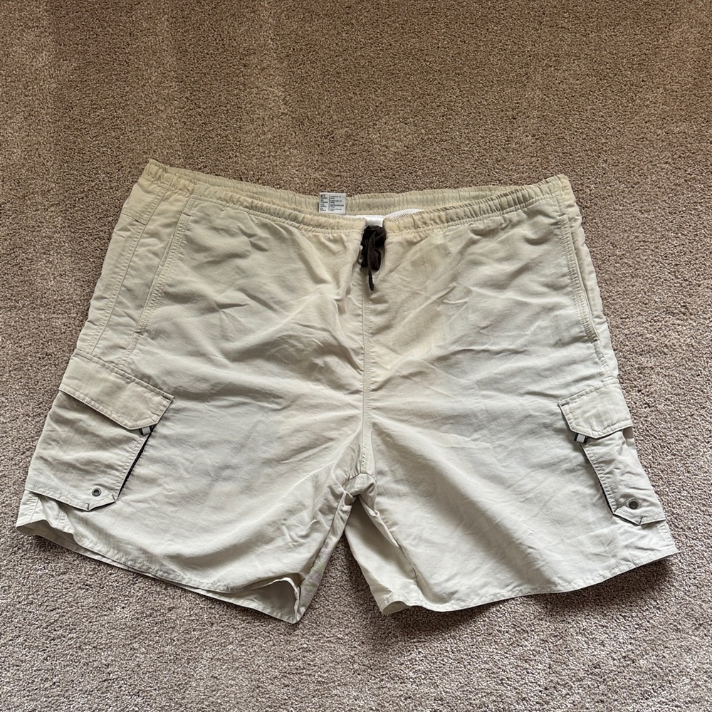 Columbia Men's Cargo Shorts in Light Beige